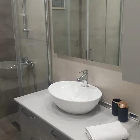 6 Location, Close To Beaches And Anywhere