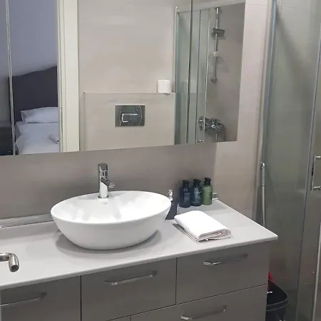 Apartment 6 Location, Close To Beaches And Anywhere